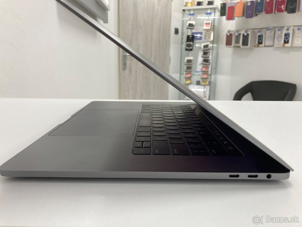 Apple MacBook Pro 15" 2016 Space Gray 16GB/512GB - 4