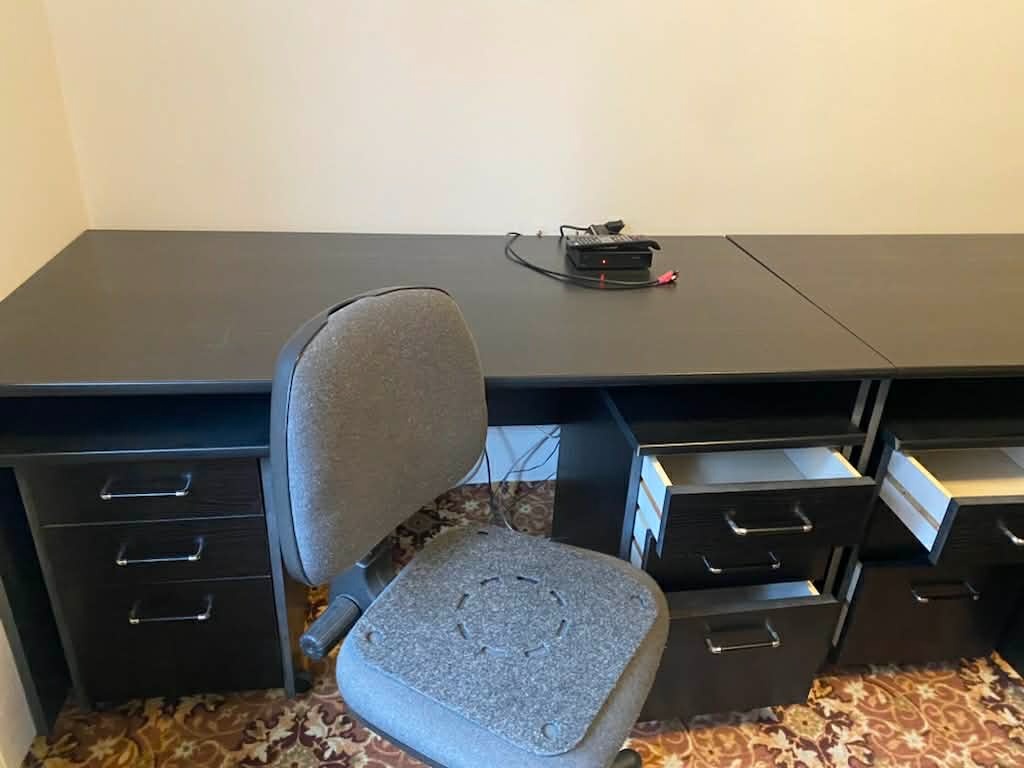 velky kancelarsky stol aj stolicka - 4
