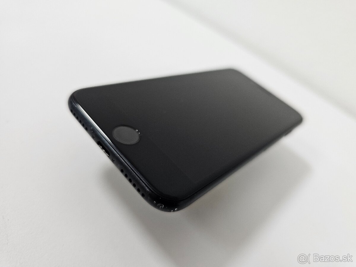 Apple iPhone SE 2020 - 4