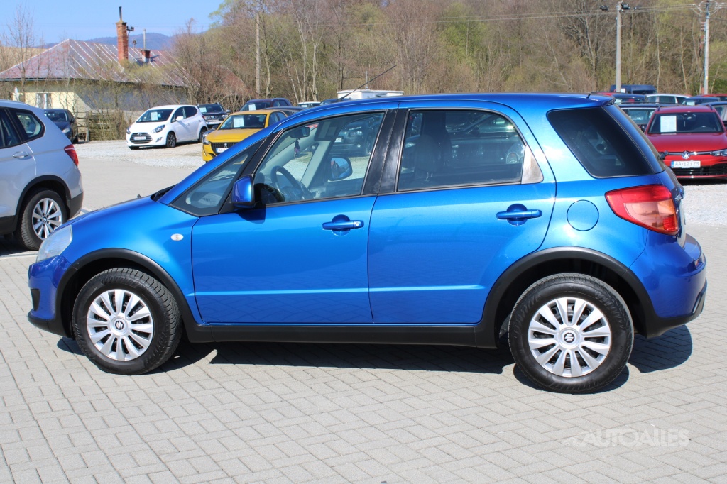 Suzuki SX4 1,5 i 73 kW - 4
