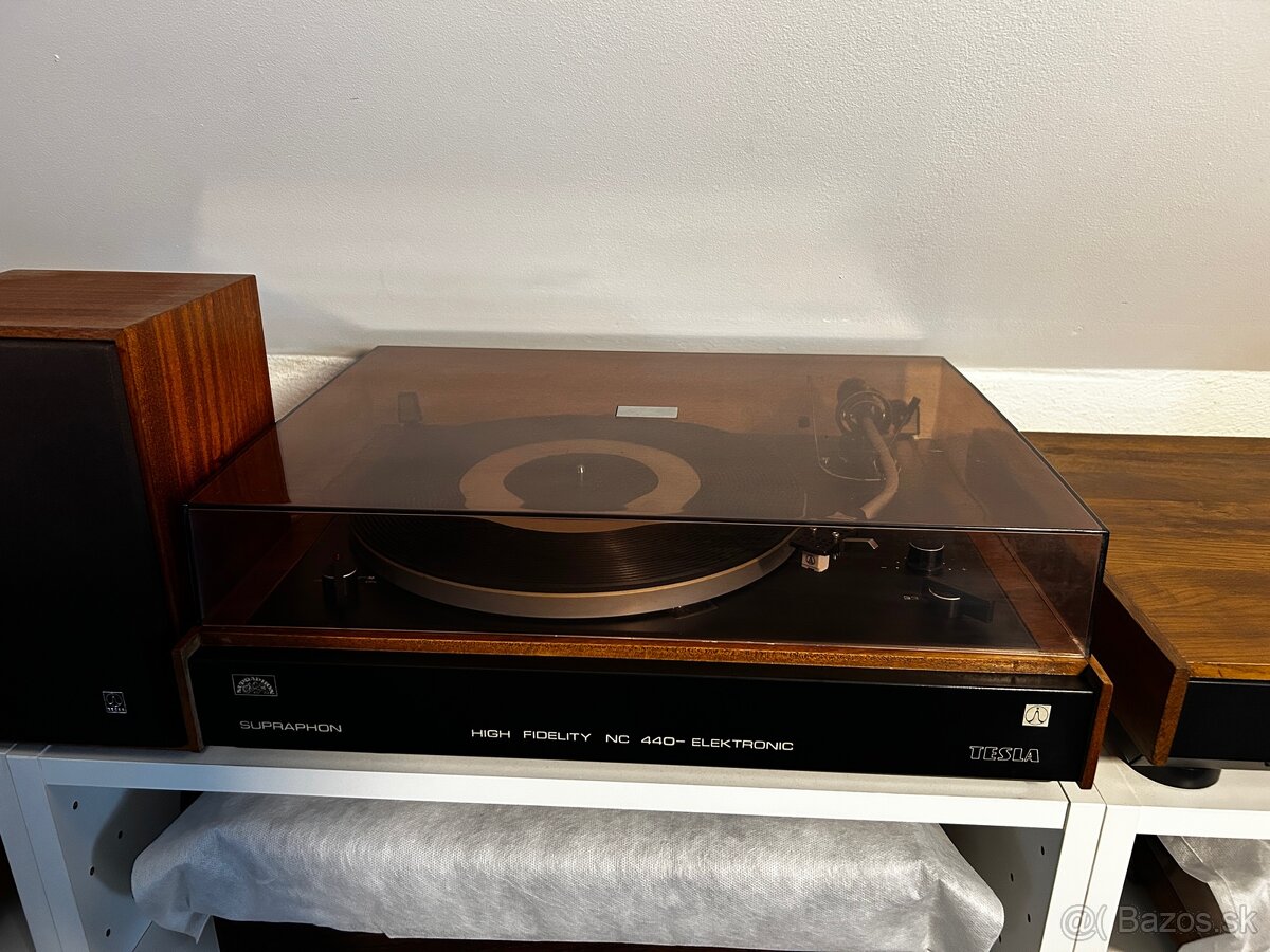 Zostava Tesla Gramofonu, zosilnovača s reproduktormi - 4