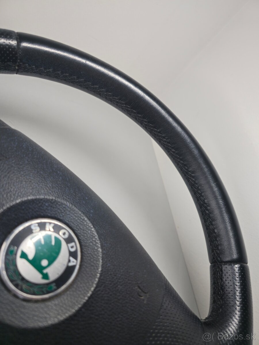 PERFOROVANÝ KOŽENÝ VOLANT OCTAVIA FABIA - 4