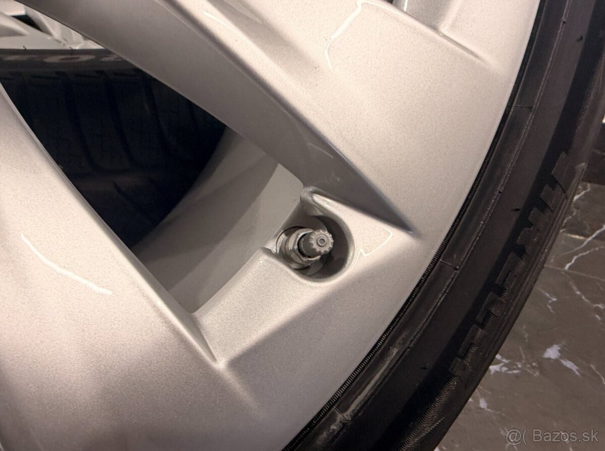 tesla model S zimní sada r19 pirelli dot2020 - 4