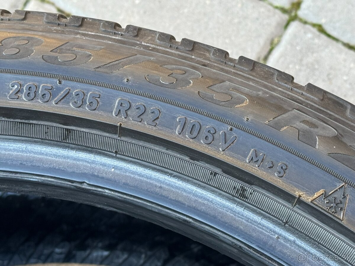285/35 R22 - 4