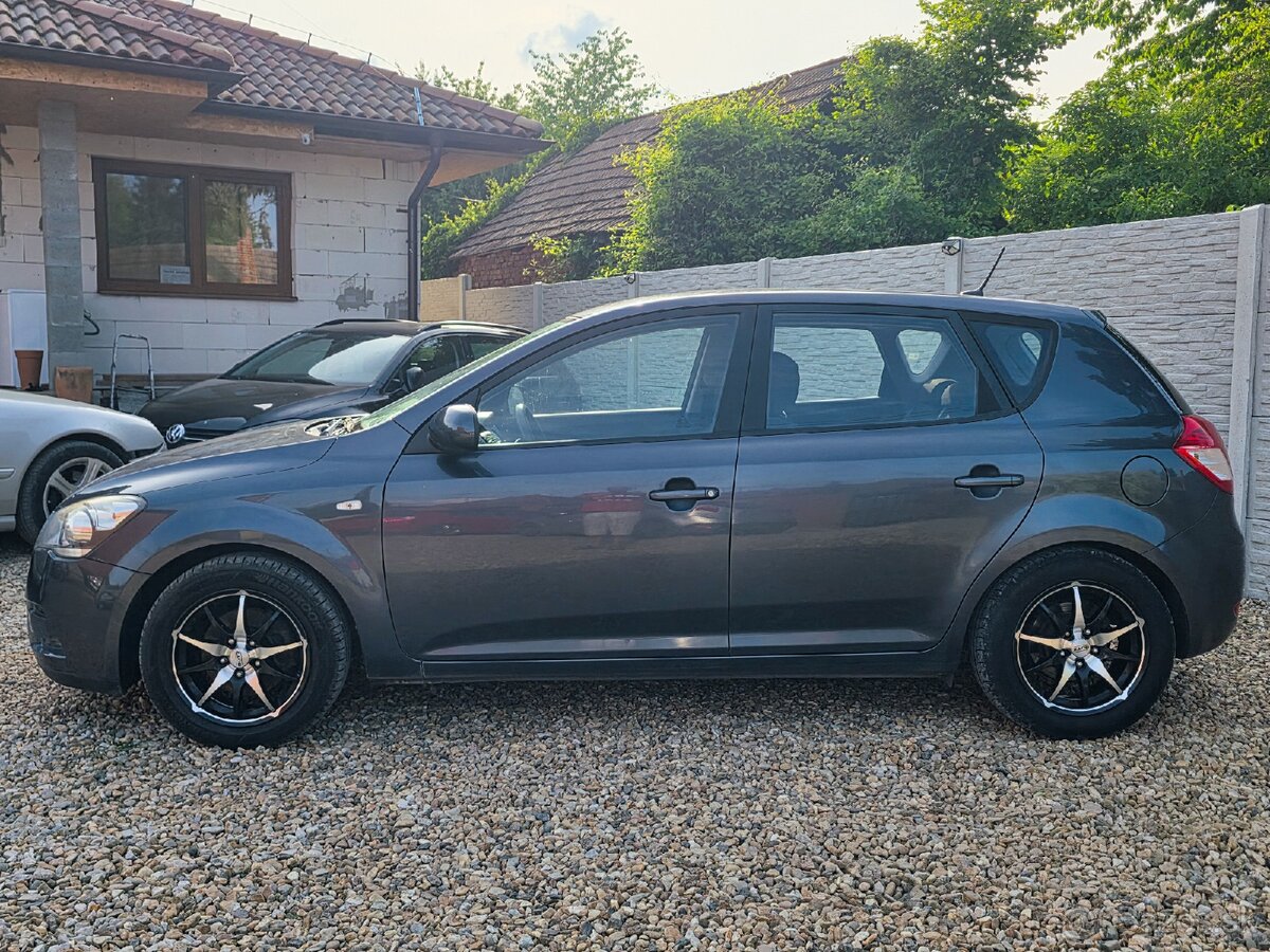 Kia Ceed • 1.4 CVVT • Facelift • mod. 2011 • Veľký Servis - 4