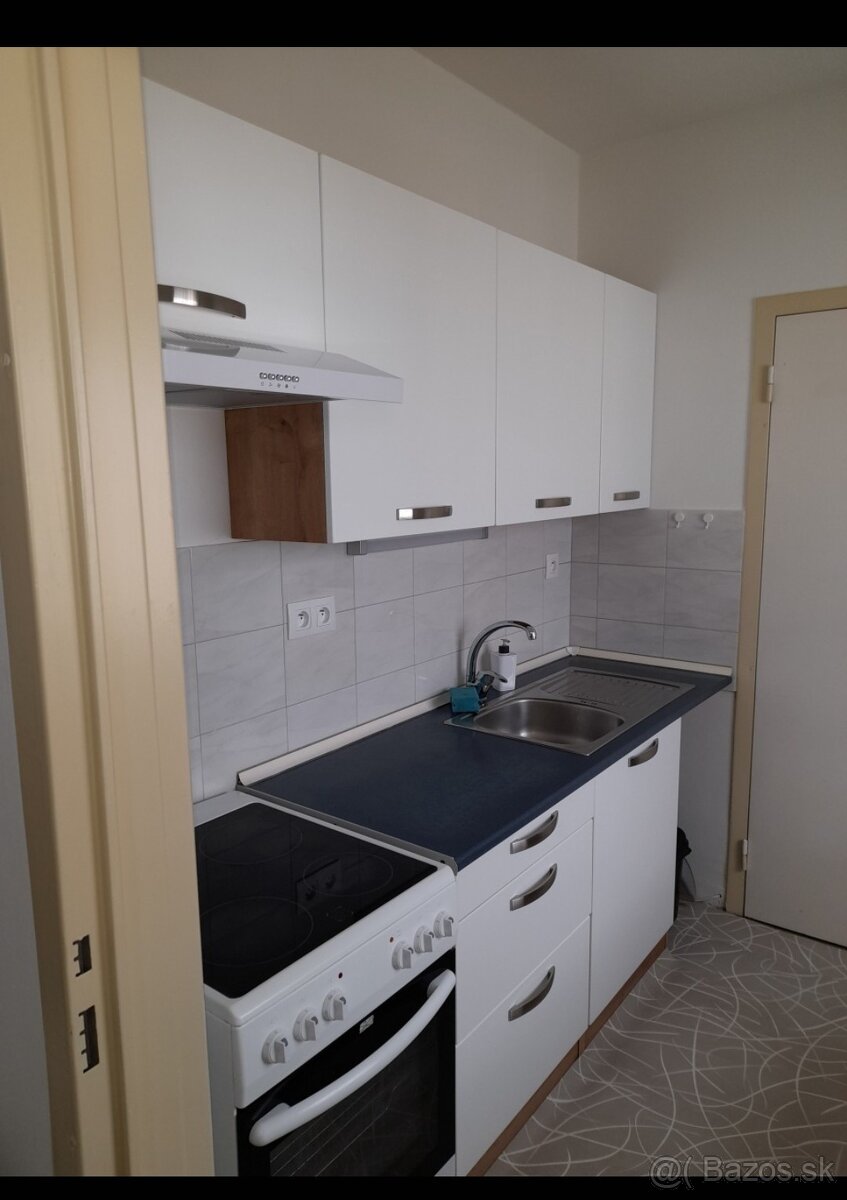 1izbovy byt 34m2 Trencin, Juh - 4