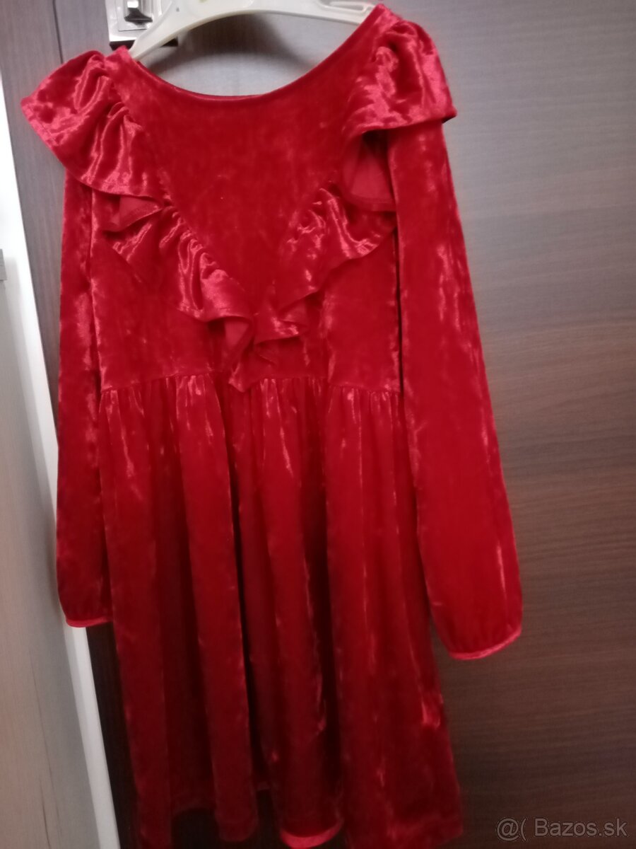 Červené šaty - 4