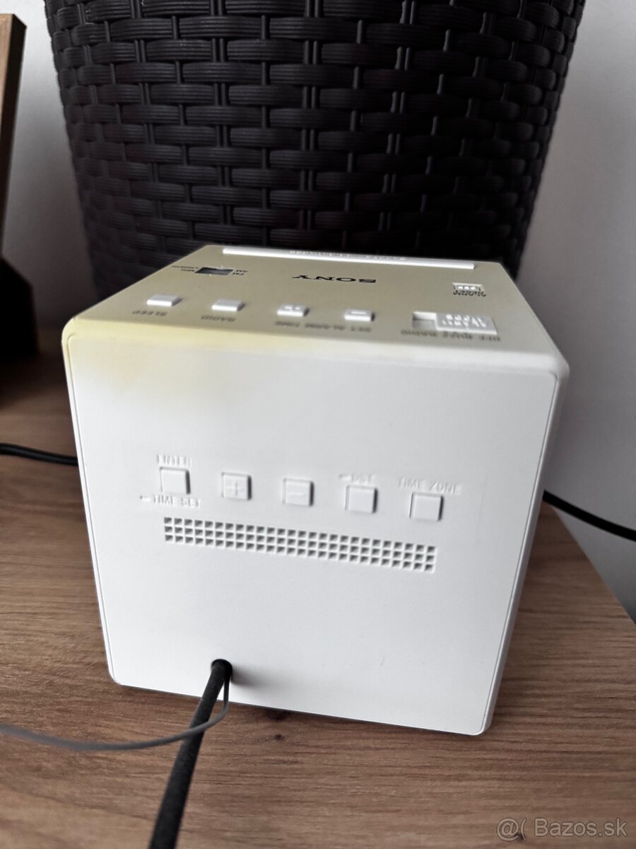 Rádiobudík Sony - 4
