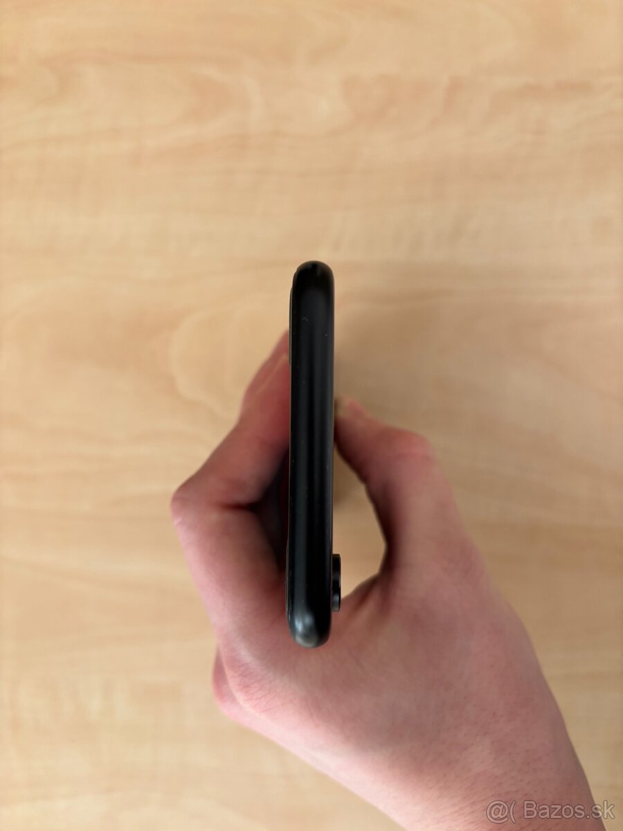 iPhone Xr - TOP STAV - 4