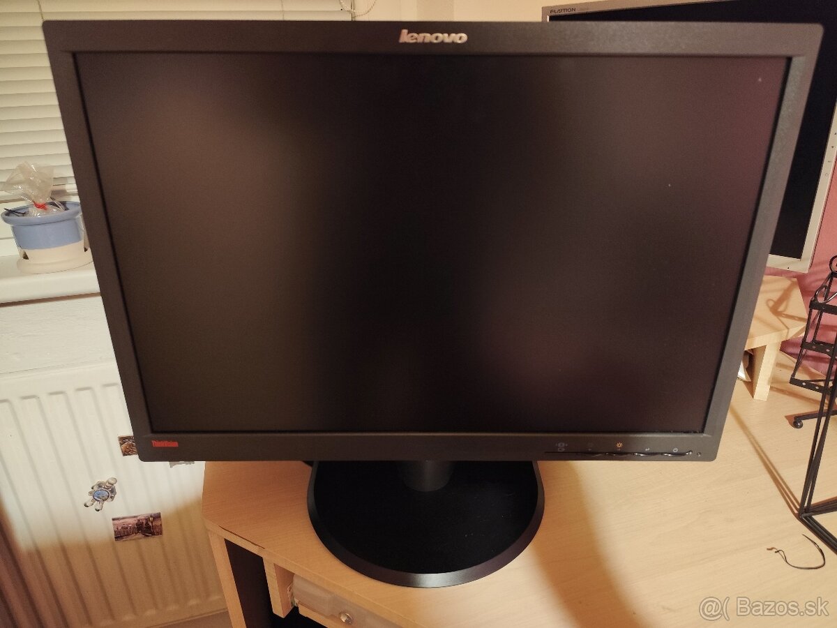 2× Lenovo ThinkVision 22" LED LCD monitory - 4