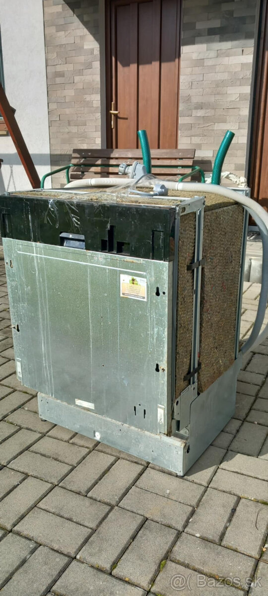 Vstavaná umývačka Whirpool 60 l. - 4