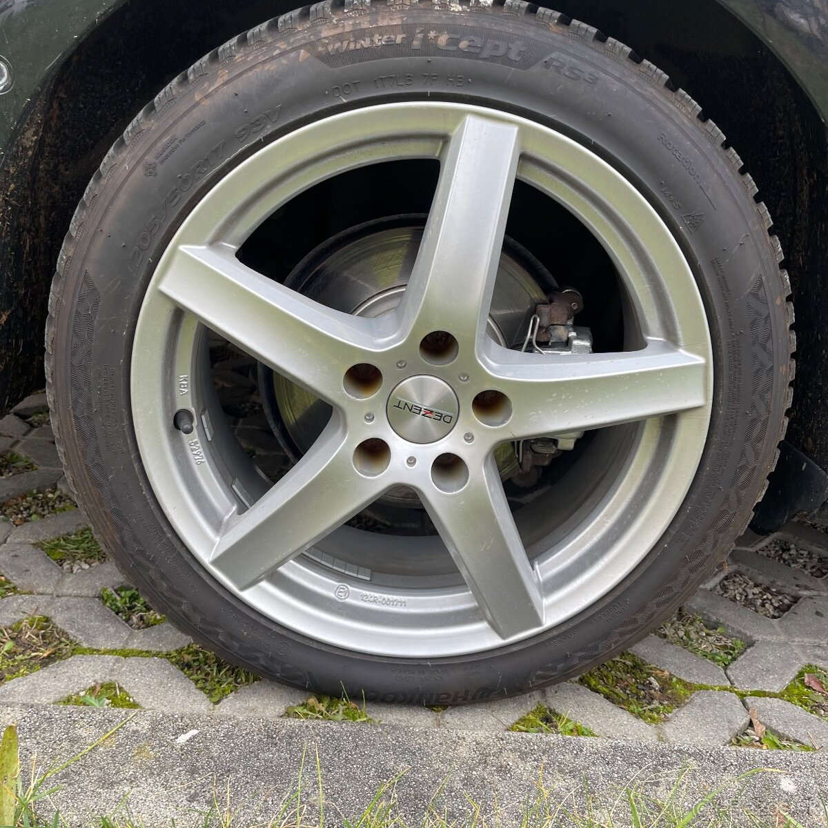 Predám tieto disky na pneumatikach 205/50 r17 - 4