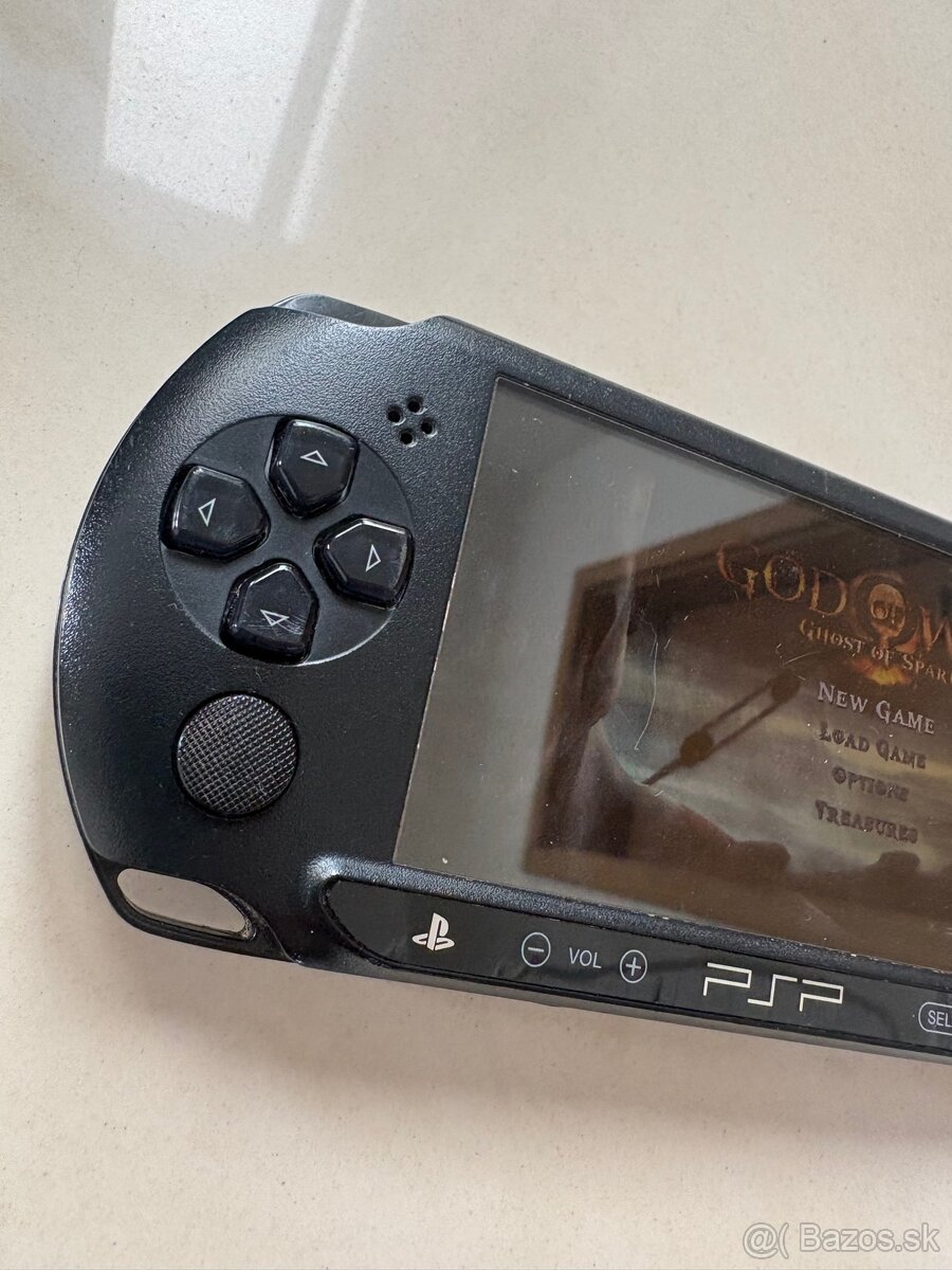 Playstation Portable (PSP) 1004-E Street + God Of War - 4