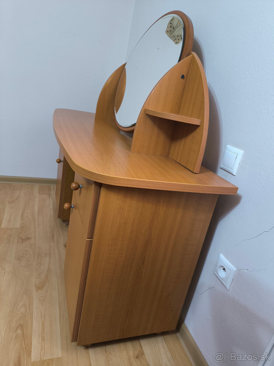 Toaletný stolík so zrkadlom - 4