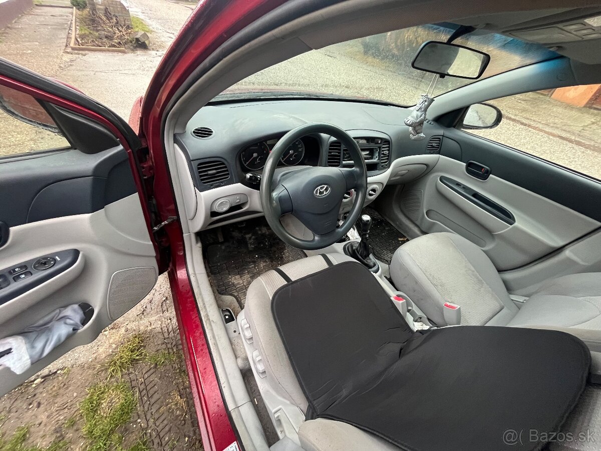 Hyundai Accent 1.4 - 4