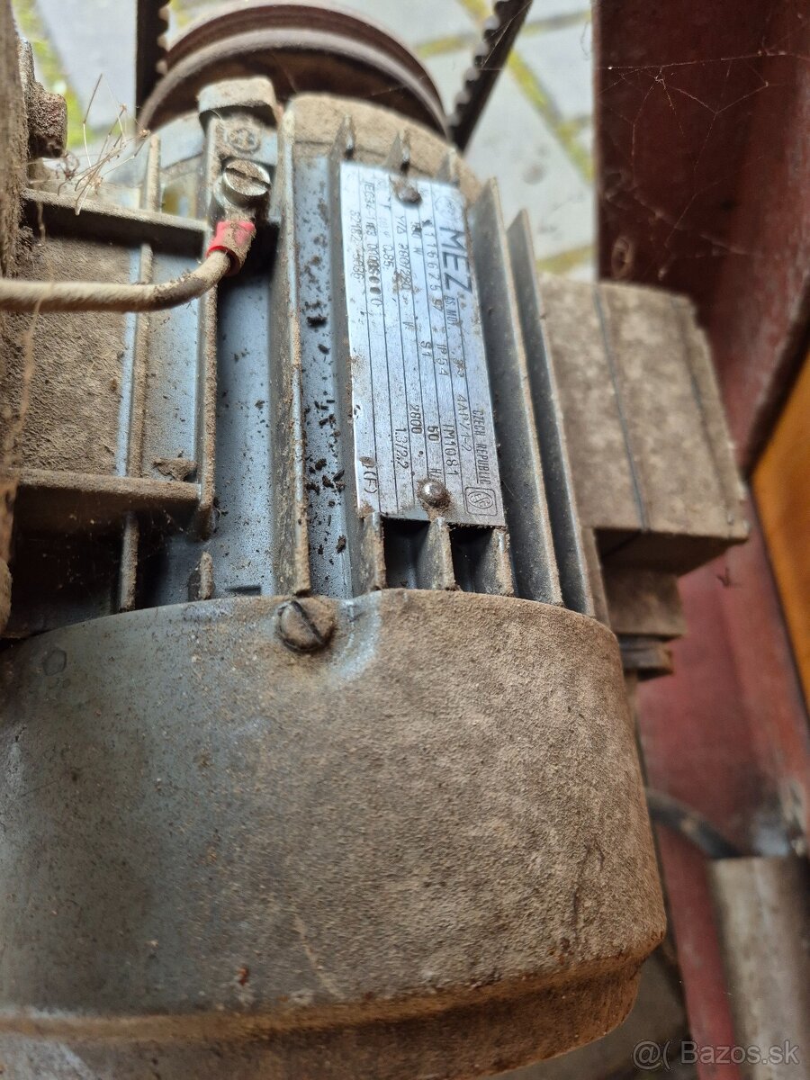 Predám stroj na pomalé ostrenie / brusenie - 4