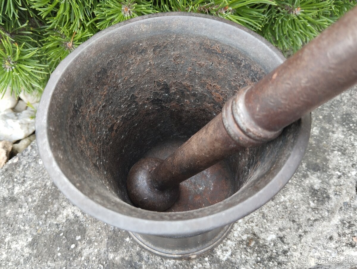 Velký hmoždíř s uchy a tloukem - 4