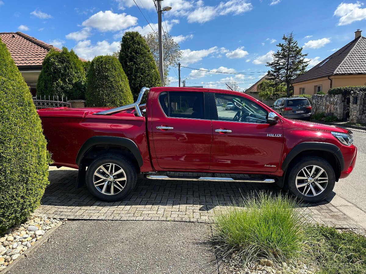 Toyota Hilux DC 2.4 l D-4D INVINCIBLE 4x4 A/T