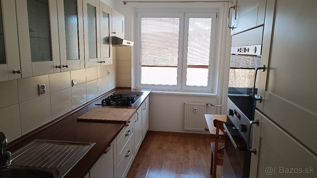 Prenájom slnečného 3-izbového bytu v NMnV - Hájovky - 72 m² - 4