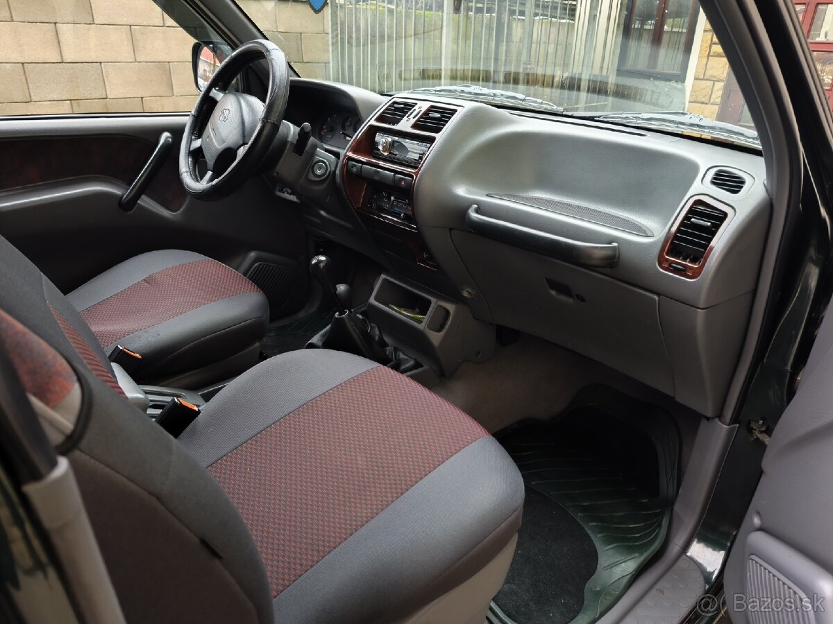 Nissan Terrano II - 4