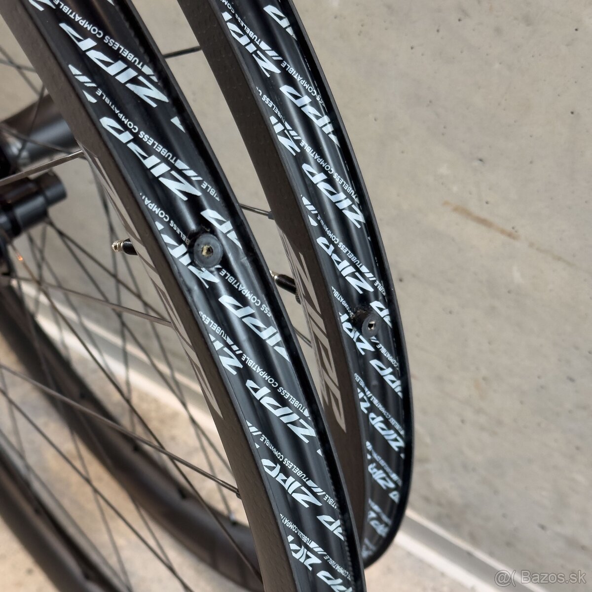 Zipp 303 Firecrest Wheelset - 4