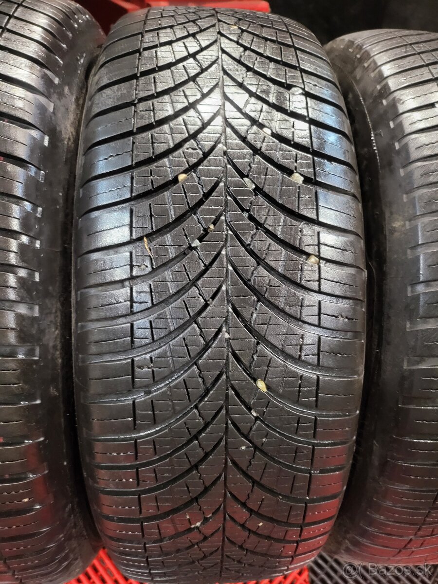 215/60 R17 Goodyear celoročné pneumatiky - 4