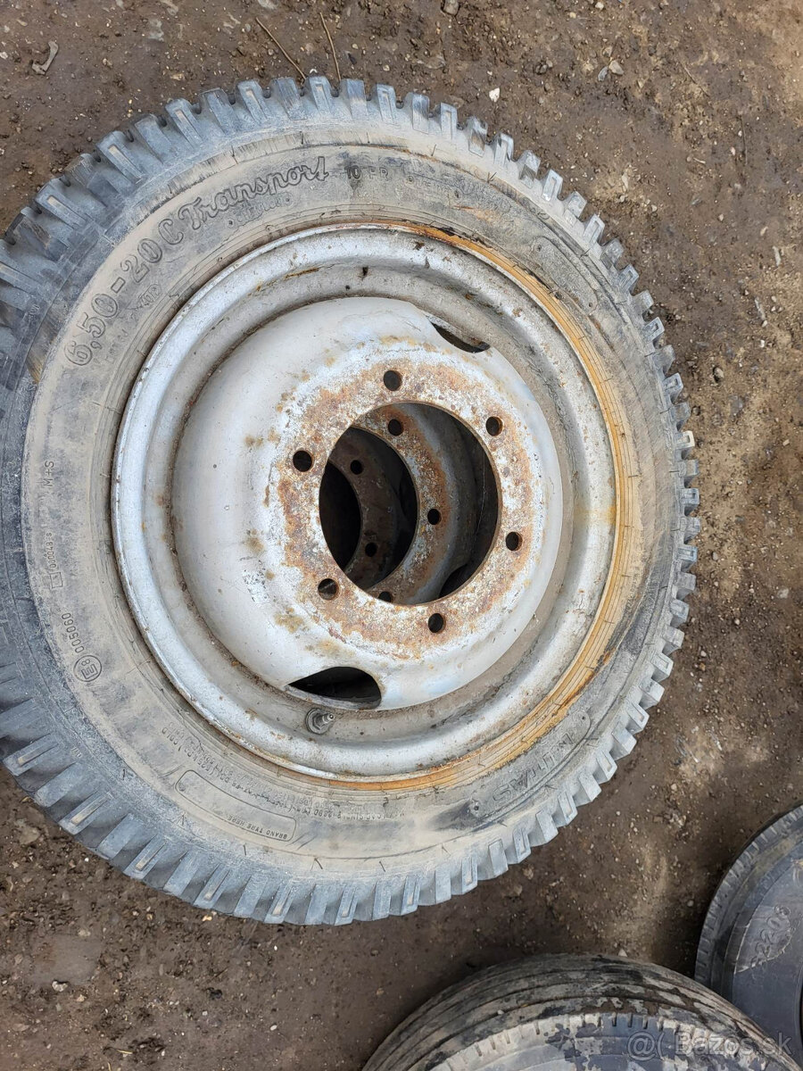 Ťahač kamion 22,5 disky s pneu Volvo - 4