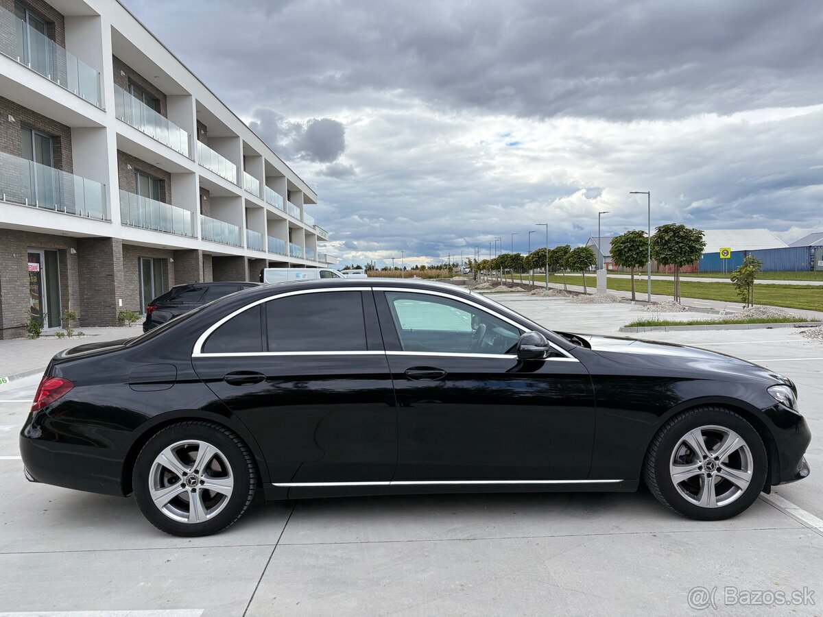 Mercedes-Benz E220d Sedan - 4
