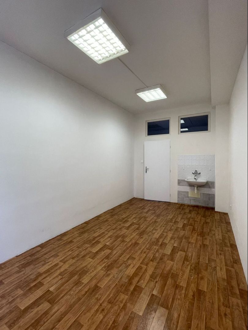 Kancelárie v centre Komárna na PRENÁJOM - 4