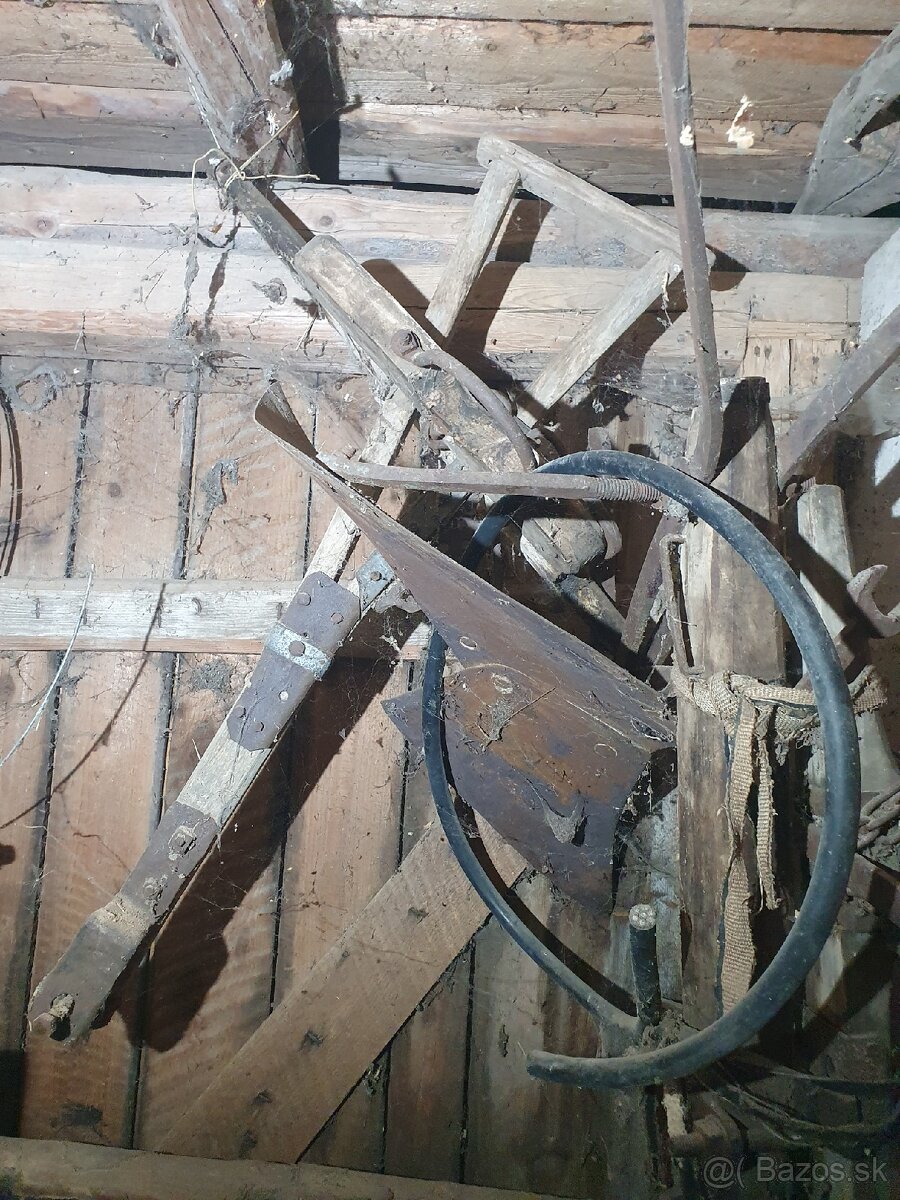 Predam 103 ročné drevene oje z voza z s kovanim z roku 1922. - 4