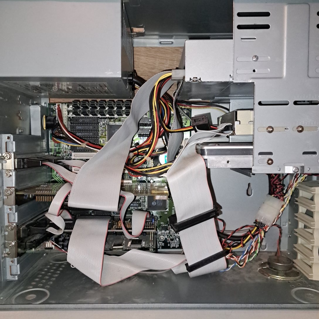 stary pocitac AMD 486dx4 100 - 4