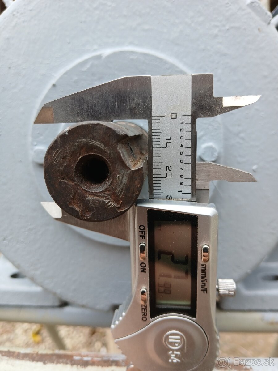 Predám elektromotor na 380V 5,5kw 2910otáčok - 4