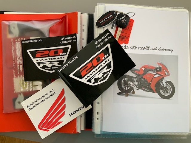 Honda CBR1000RR 2012 Anniversary Edition - 4