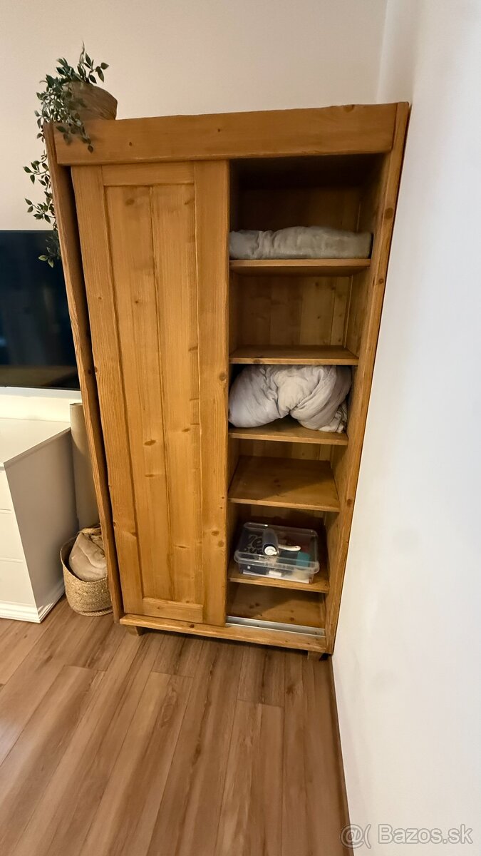 Masívna drevená skriňa - 4