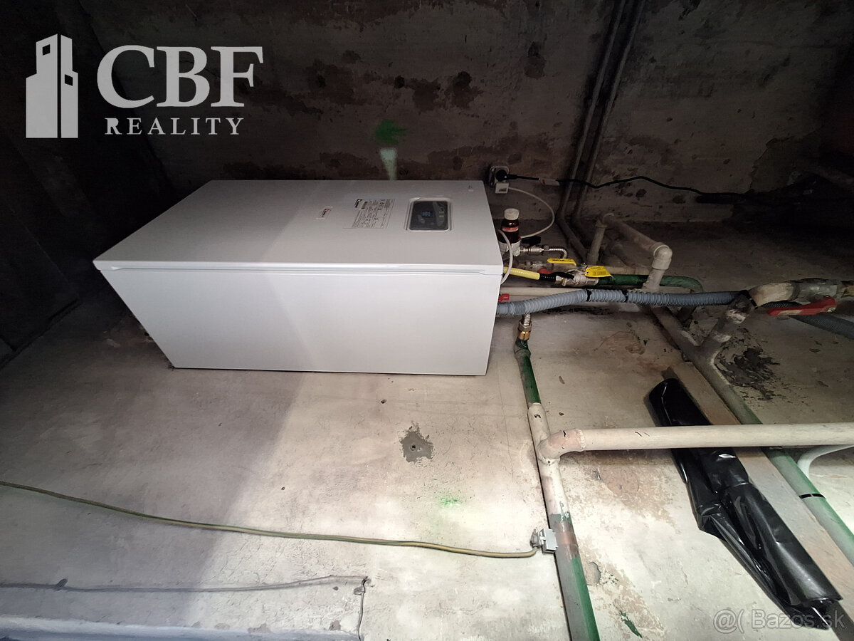 OBJEKT V CENTRE MESTA ROŽŇAVA NA PREDAJ - 4