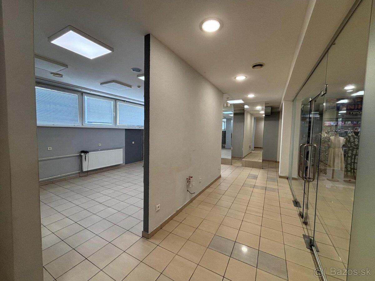 Prenájom obchodného priestoru v OD Prior v širšom centre PP - 4