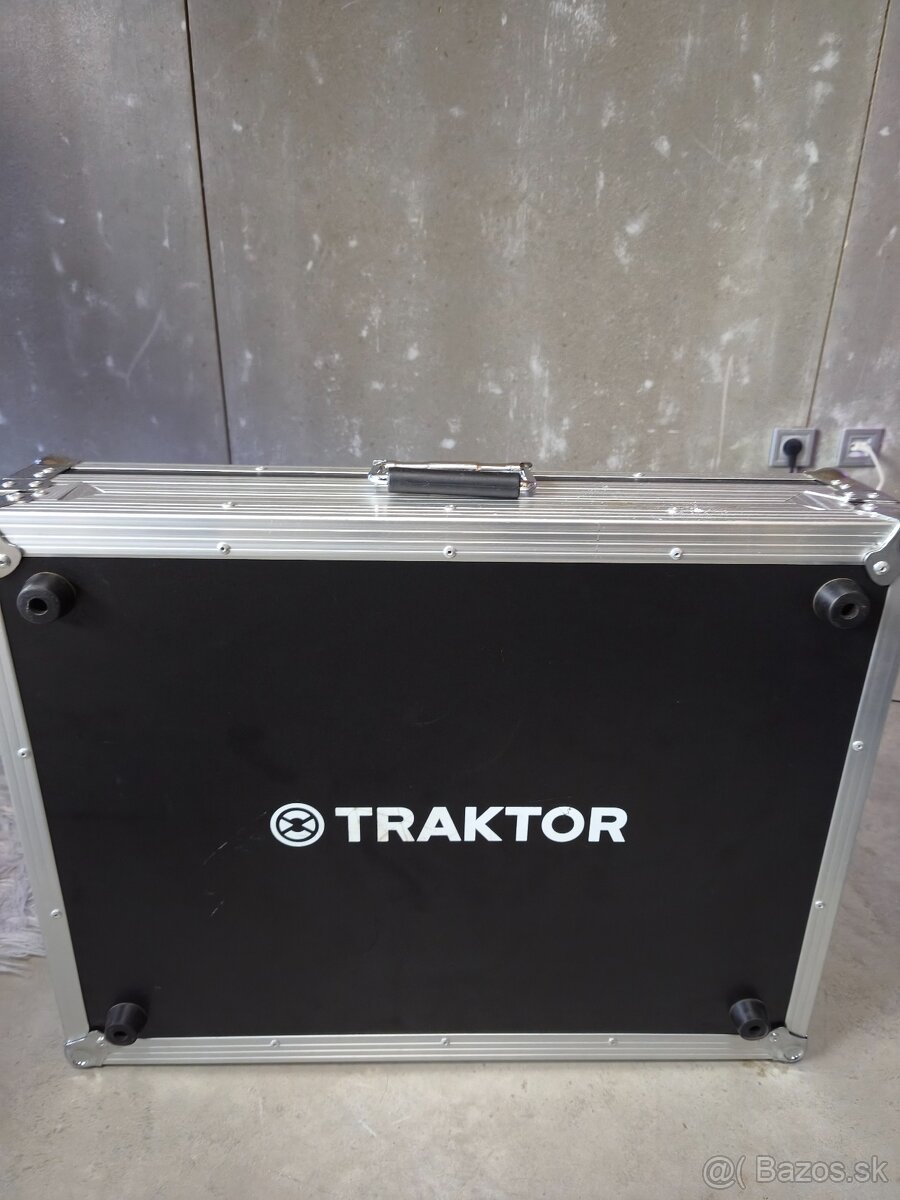 Native instrument kontrol S8 - 4