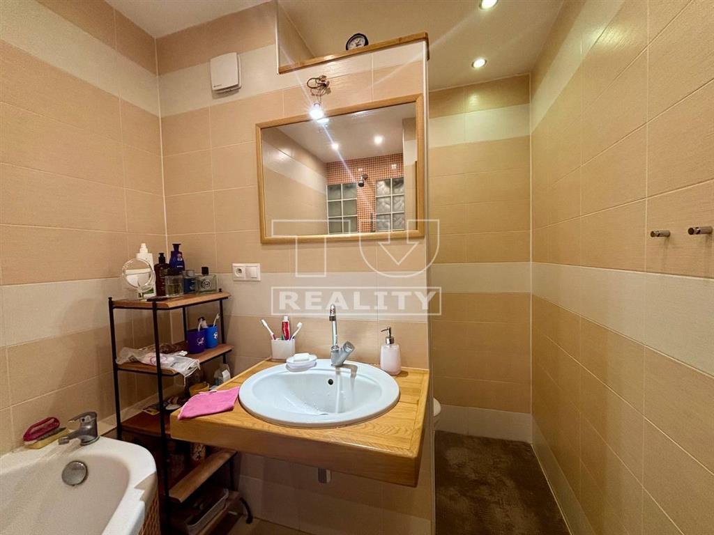 Na predaj nadštandardne zrekonštruovaný 2 izbový byt v... - 4