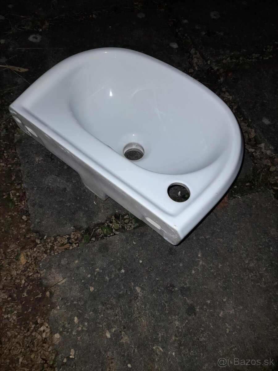 Predám smaltovanú vaňu a 2 umývadlá - 4