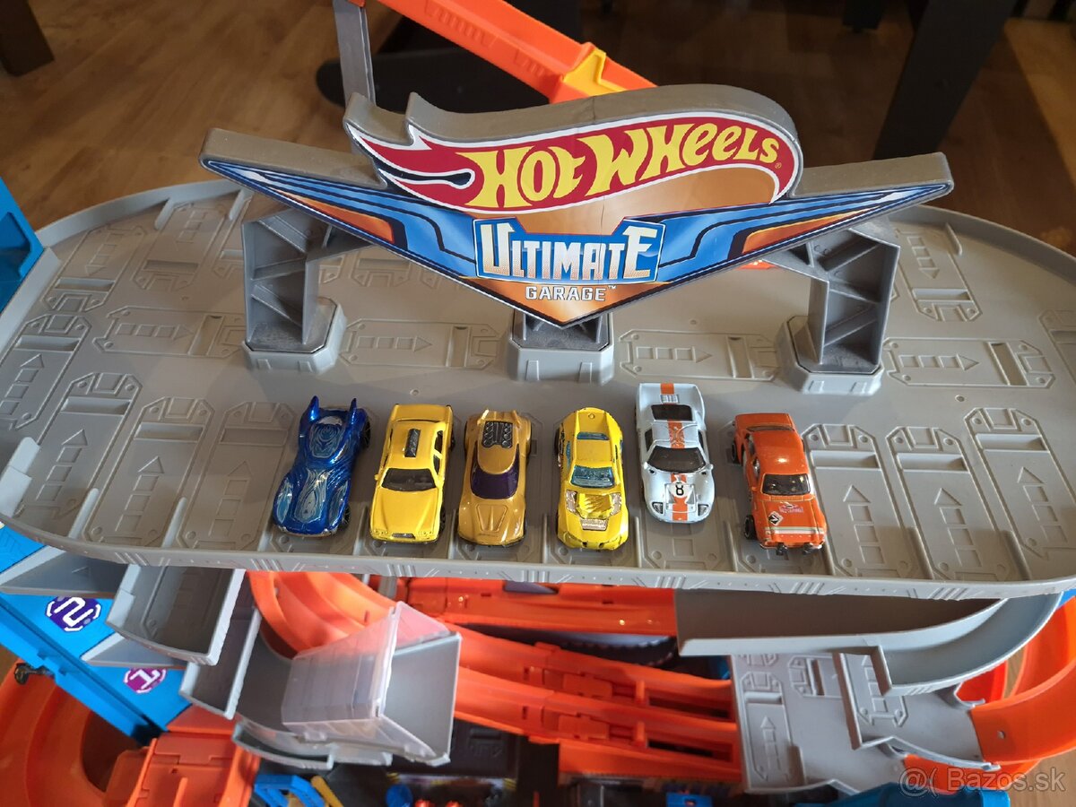 Hot Wheels Ultimate Garage + 6 malých áut - 4