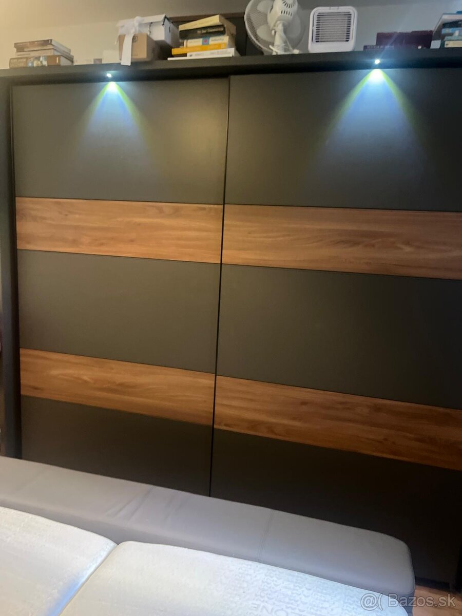Spálňová zostava, posteľ, skriňa - 4