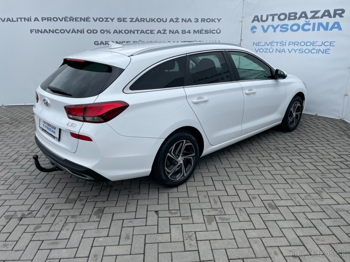 Hyundai i30 Com. 1.6CRDi ČR SMART+ 1.maj Tažné - 4