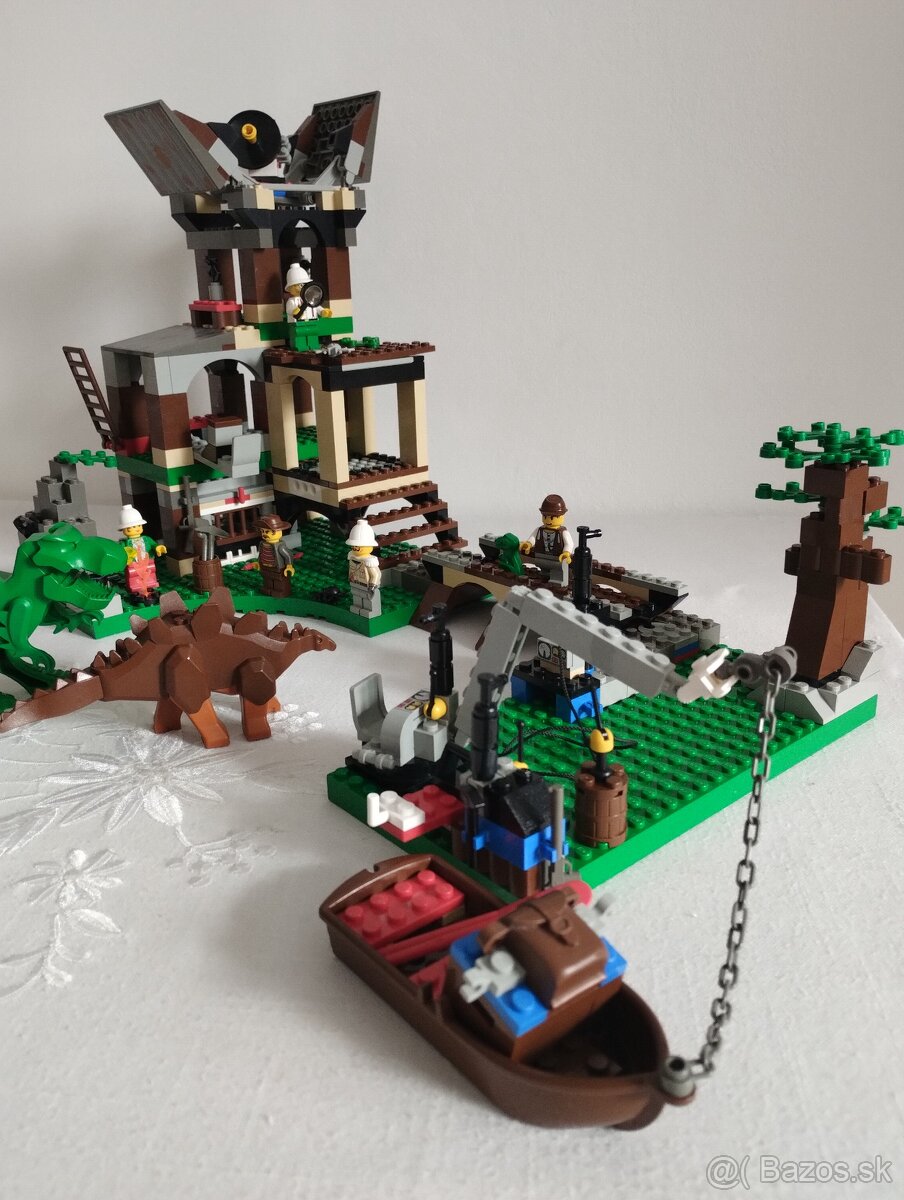 LEGO Adventurers 5987 Dino Research Compound - 4