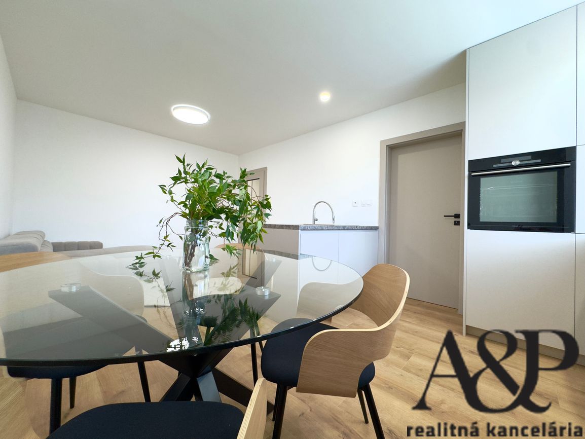 LUXUSNÝ 3 IZBOVÝ BYT V CENTRE MESTA, 68M2, NÁM. OSLOBODENIA, - 4