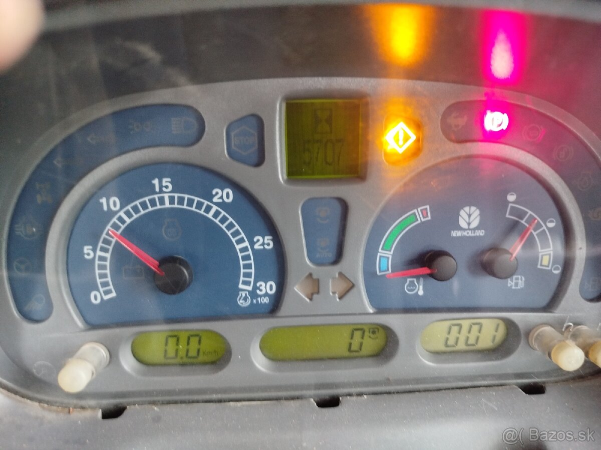 Traktor New Holland TL90A - 4