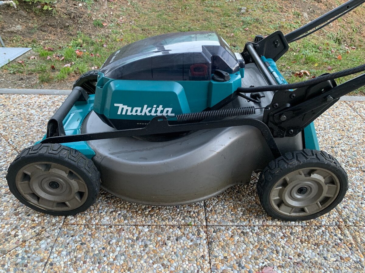 Makita kosacka DLM532Z (2x18V), baterie, nabijacka - 4