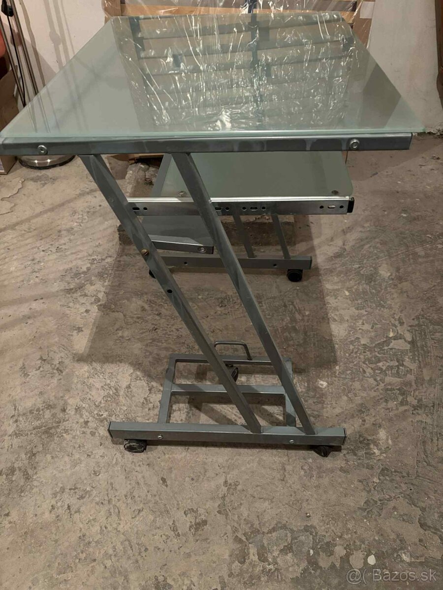Sklenený PC stolík - 4