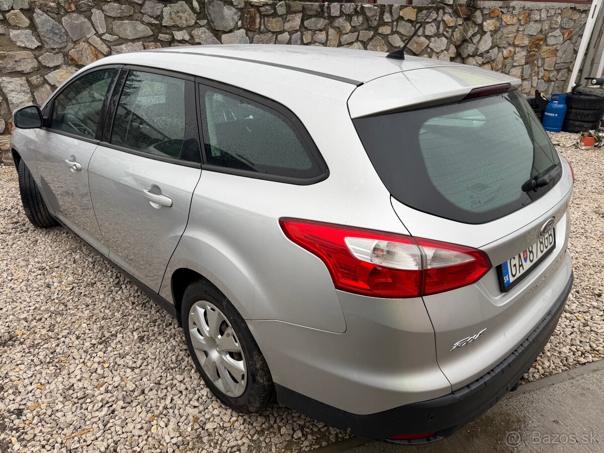Predám Ford Focus 1.6 85 kW – r. 2012 - 4