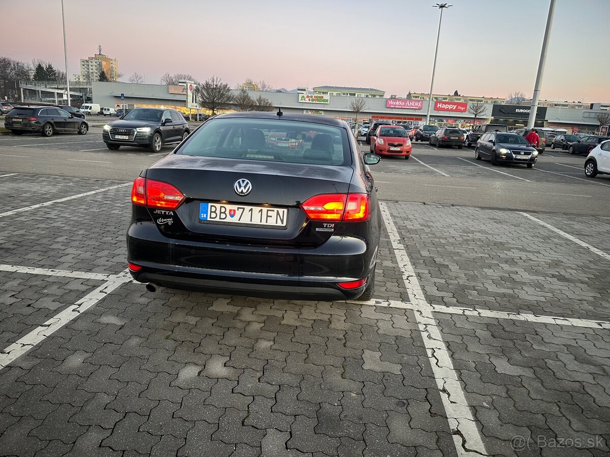Volkswagen Jetta - 4