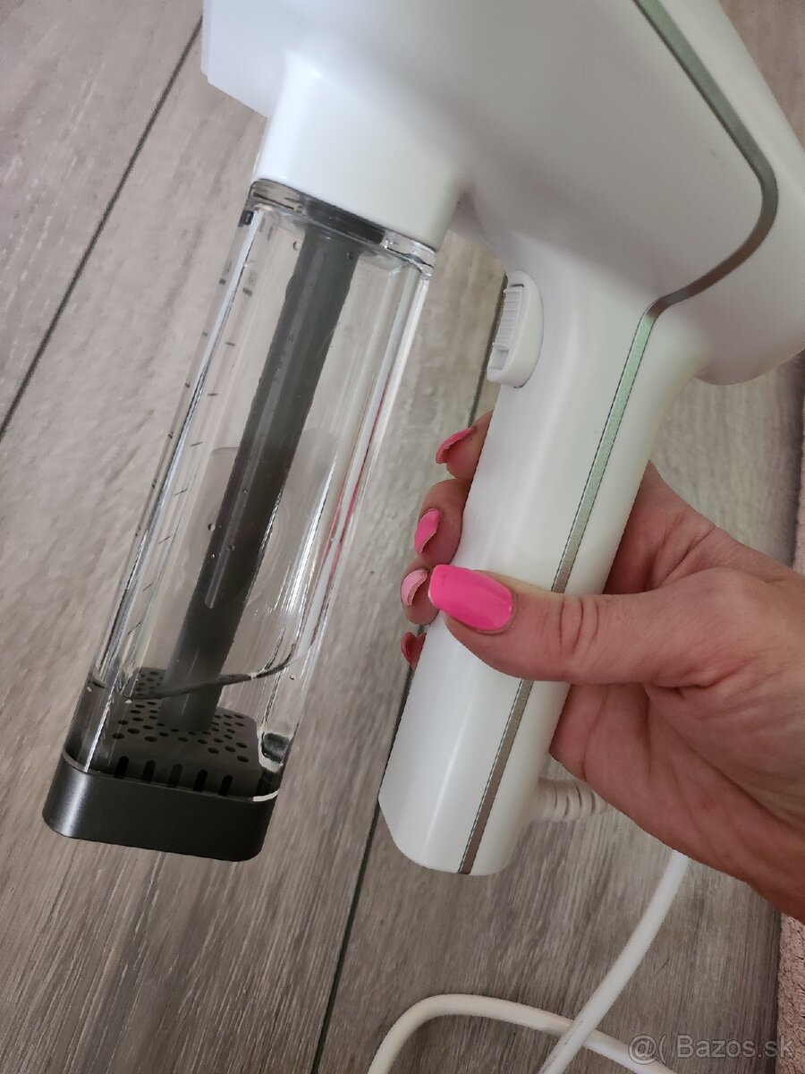 Ručný naparovač odevov SteamOne 1600W - 4